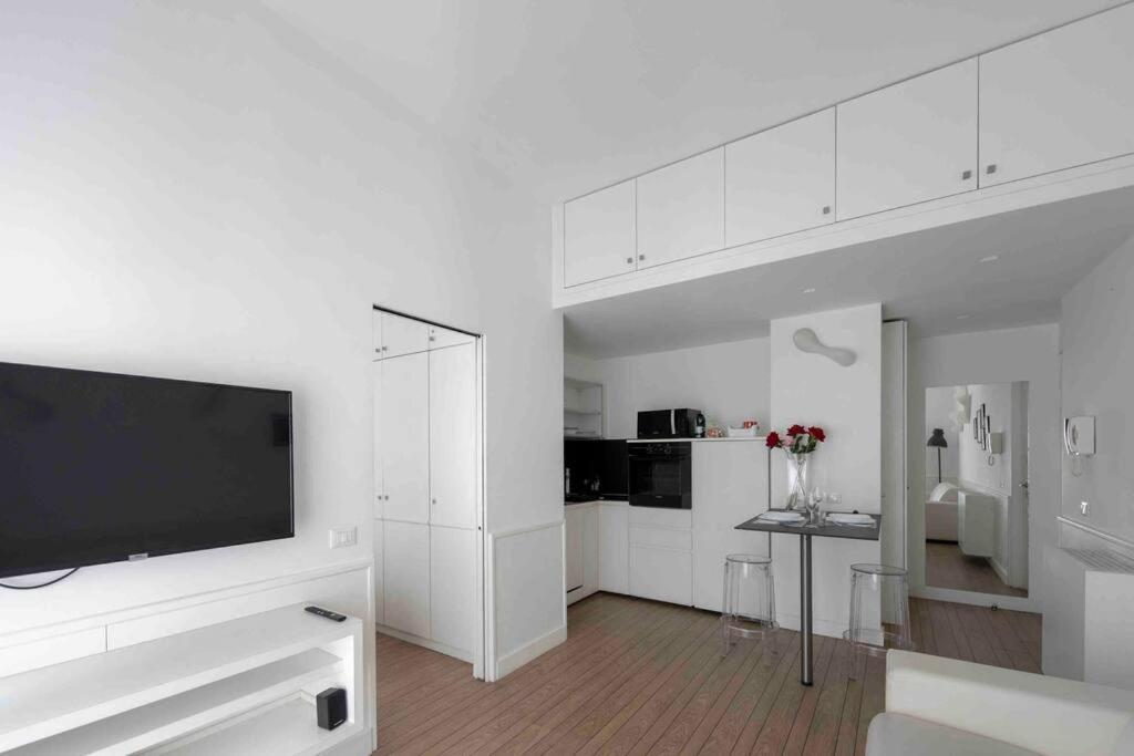 Piazza Di Spagna - Suite Frezza Рим Экстерьер фото
