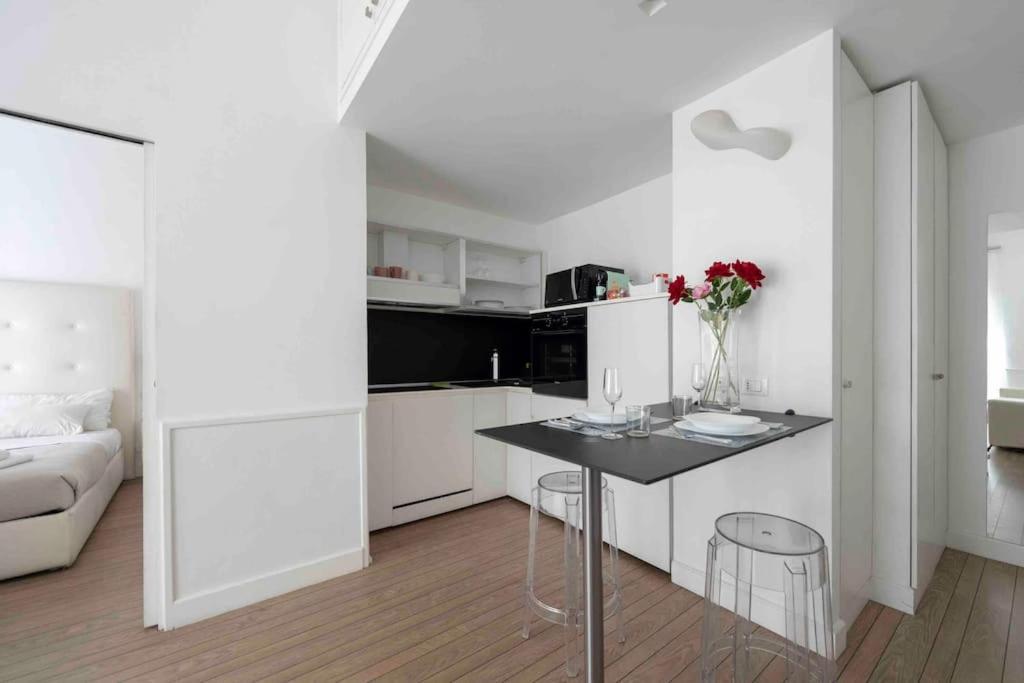 Piazza Di Spagna - Suite Frezza Рим Экстерьер фото