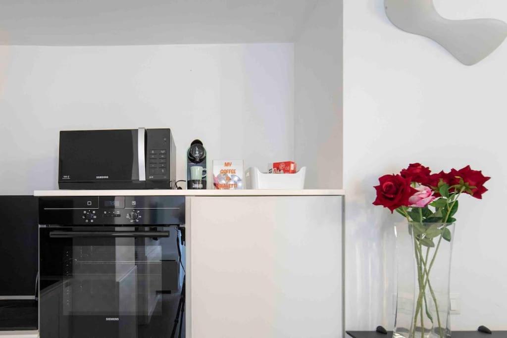 Piazza Di Spagna - Suite Frezza Рим Экстерьер фото